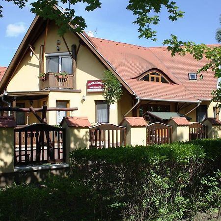Harmonia Apartmanhaz Hajdúszoboszló Екстериор снимка