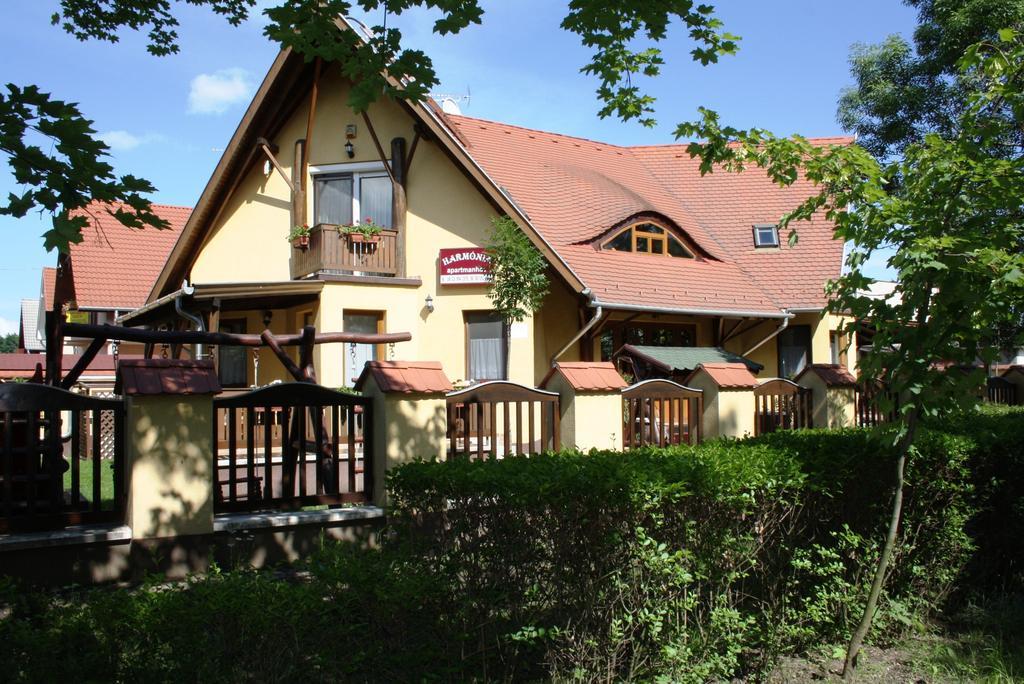 Harmonia Apartmanhaz Hajdúszoboszló Екстериор снимка